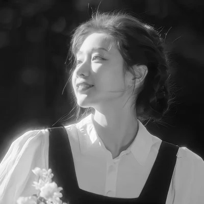 唯美头像女有气质黑白照片
