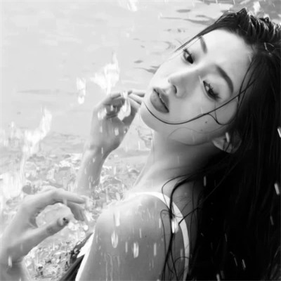 唯美头像女有气质黑白照片
