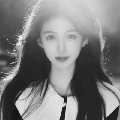 唯美头像女有气质黑白照片