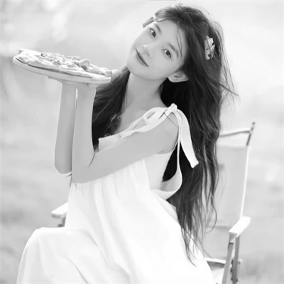 黑白唯美头像女