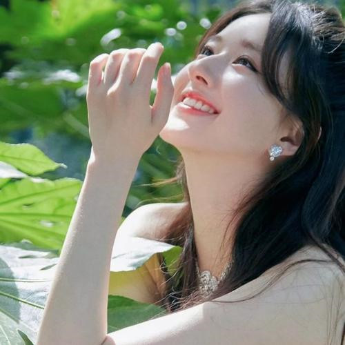 2025最新款女生头像图片