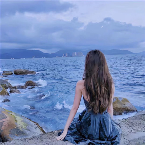 唯美惊艳的女生头像背影图片