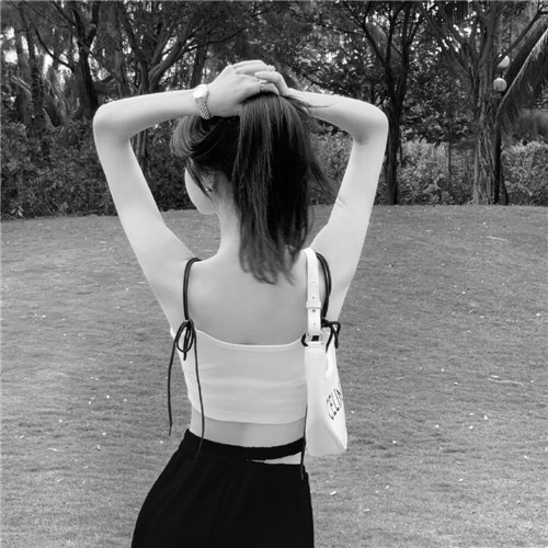 背影图片女黑白唯美头像