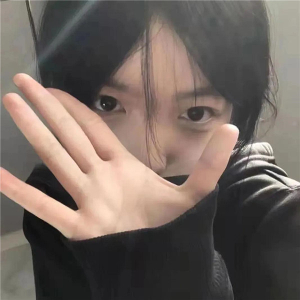 相互吸引的好看情侣头像图片
