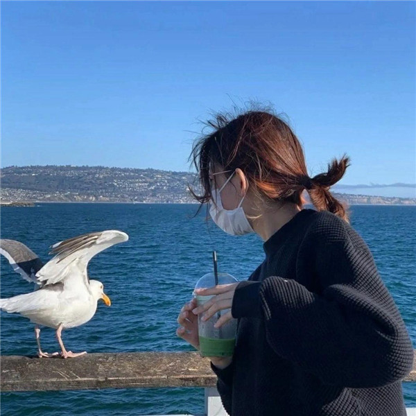 高级女生微信头像自由洒脱图片