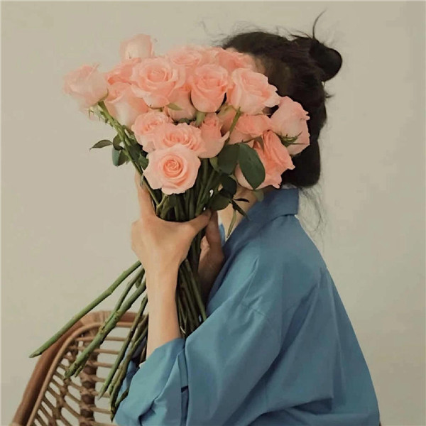 高级女生微信头像自由洒脱图片