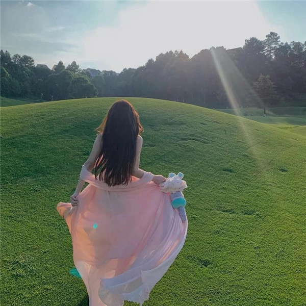 高级女生微信头像自由洒脱图片