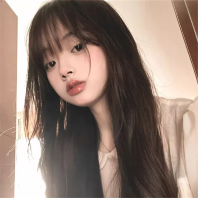 新颖女生微信头像真人