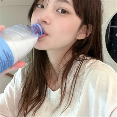 新颖女生微信头像真人