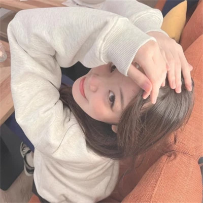 新颖女生微信头像真人