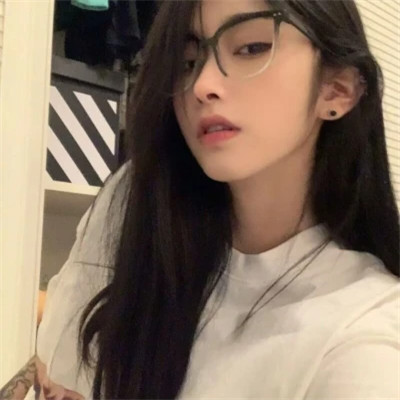 新颖女生微信头像真人