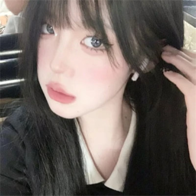 2025年头像女生单人真人