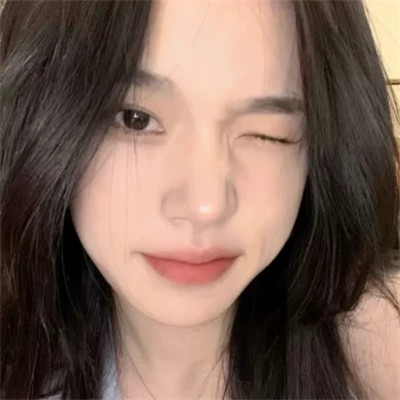 2025年头像女生单人真人