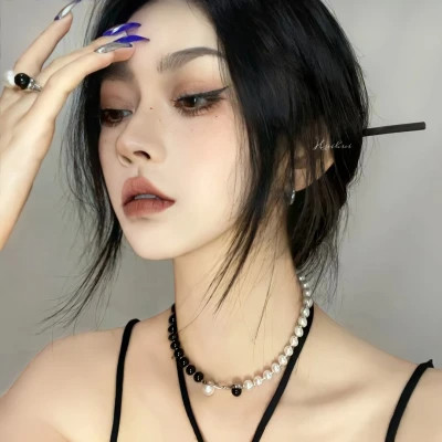 2025年头像女生单人真人