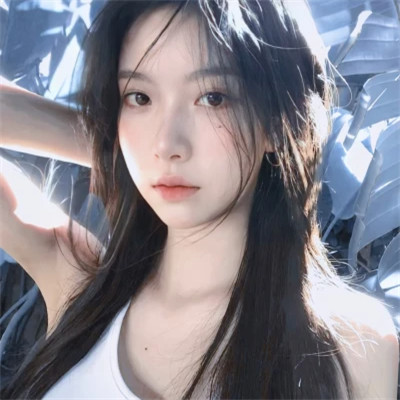 2025年头像女生单人真人
