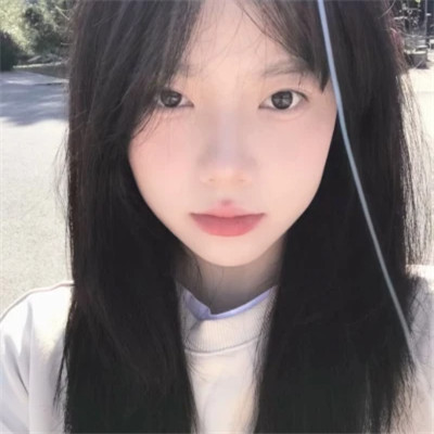 2025年头像女生单人真人