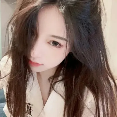 2025年头像女生单人真人