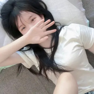 2025年头像女生单人真人