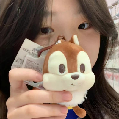 全新造型的小众女生头像