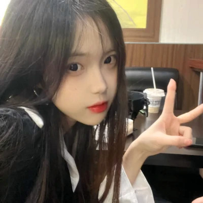 迷人的真人少女头像