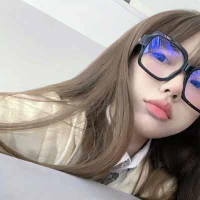 迷人的真人少女头像