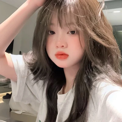 妩媚多姿的真人少女头像