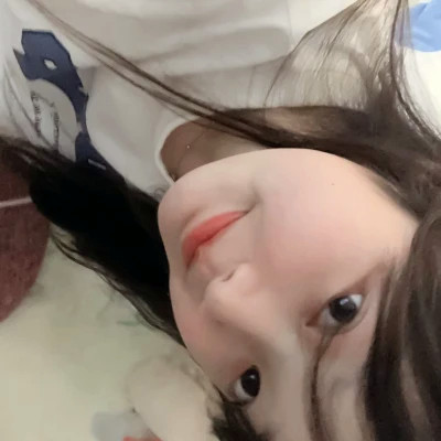 妩媚多姿的真人少女头像