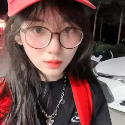 妩媚多姿的真人少女头像