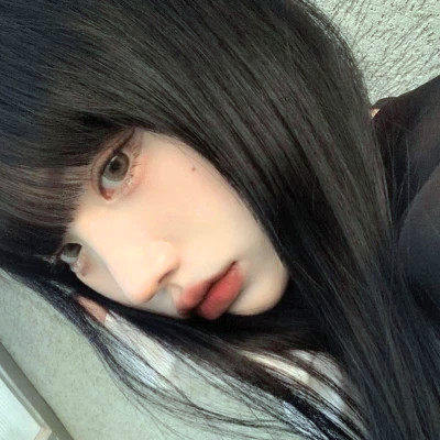 妩媚多姿的真人少女头像