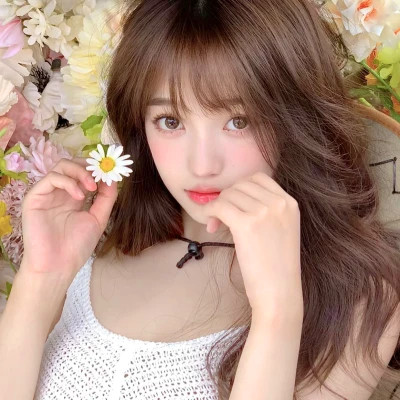 妩媚多姿的真人少女头像