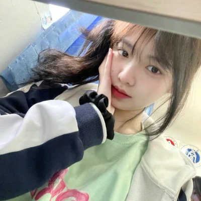 妩媚多姿的真人少女头像