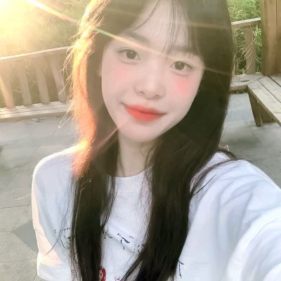 妩媚多姿的真人少女头像