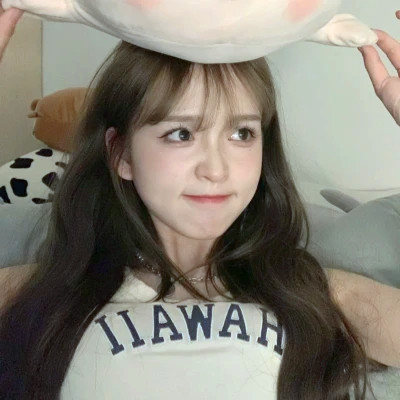 妩媚多姿的真人少女头像