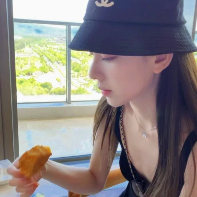 妩媚多姿的真人少女头像