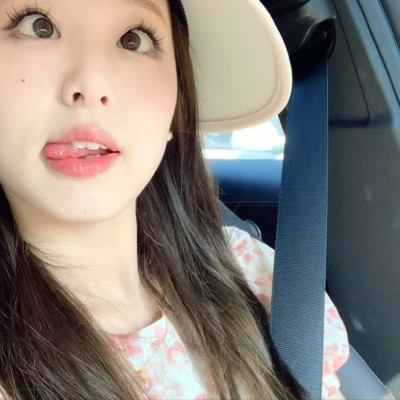 妩媚多姿的真人少女头像
