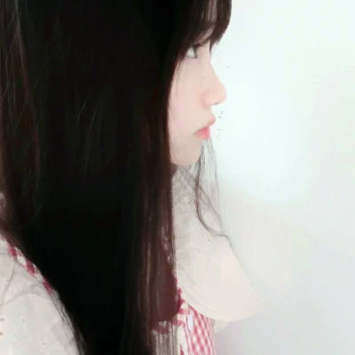 妩媚多姿的真人少女头像