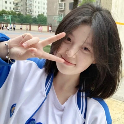 青春洋溢的真人少女头像