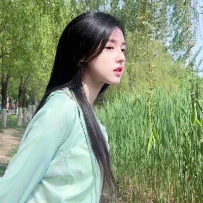 青春洋溢的真人少女头像