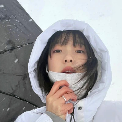 青春洋溢的真人少女头像