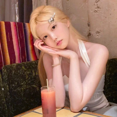 青春洋溢的真人少女头像