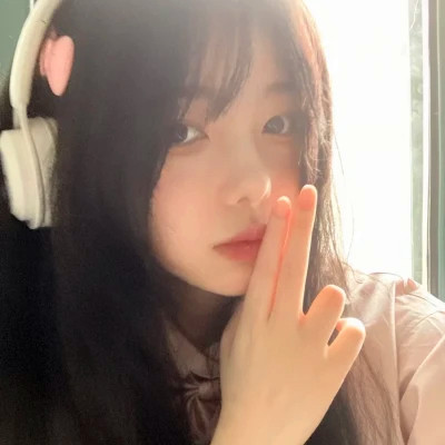青春洋溢的真人少女头像