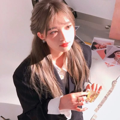2025最新最酷的真人少女头像
