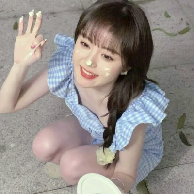 2025最新最酷的真人少女头像