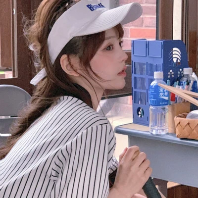 2025最新最酷的真人少女头像