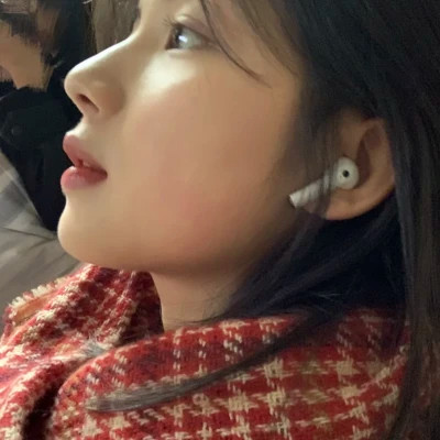 2025最新的真人女生微信头像图片