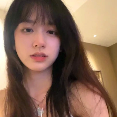 2025最新的真人女生微信头像图片