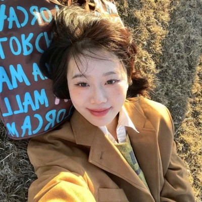 2025最新的真人女生微信头像图片