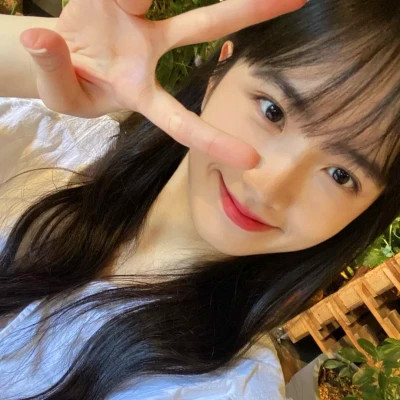 2025最新的真人女生微信头像图片