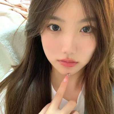 2025最新的真人女生微信头像图片