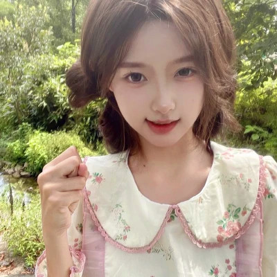 2025最新的真人女生微信头像图片